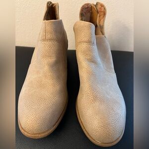 B.O.C. Soft and comfortable ankle boots. Size 5